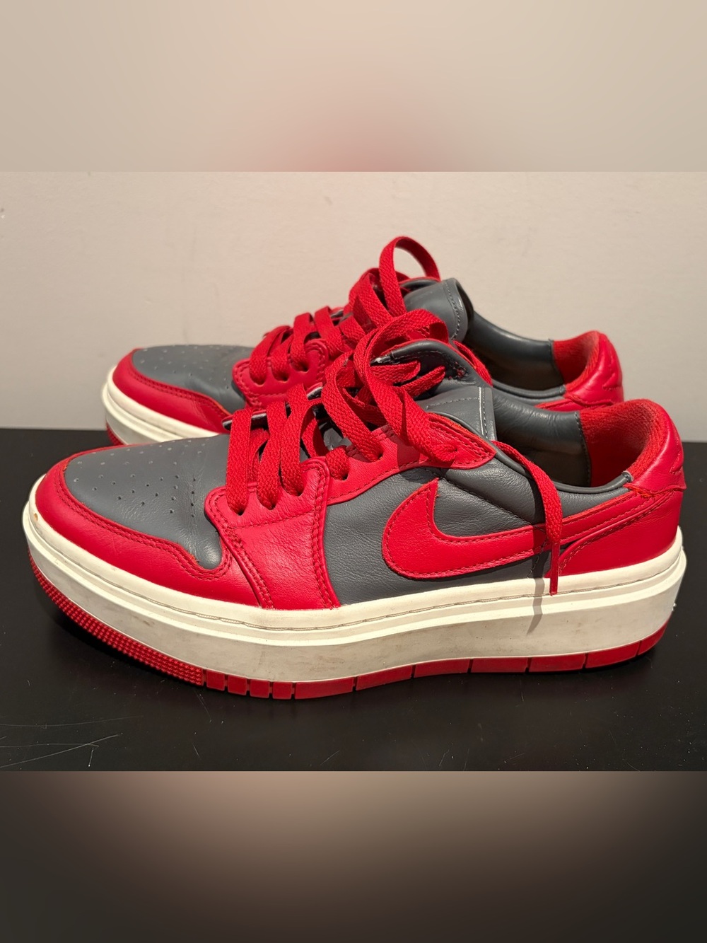 Nike air jordan elevate size 8 womens